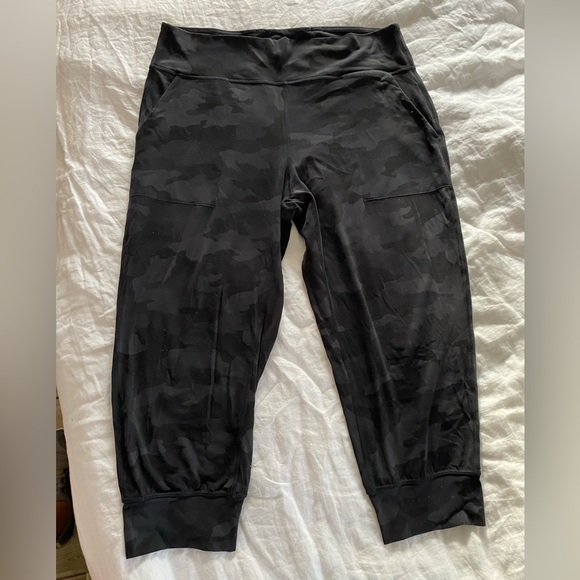 Lululemon Align Jogger Crop - Picture 1 of 8
